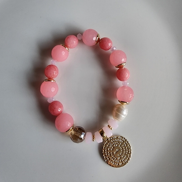 Chic Pink and Gold Beaded Bracelet - Picture 2 of 6
